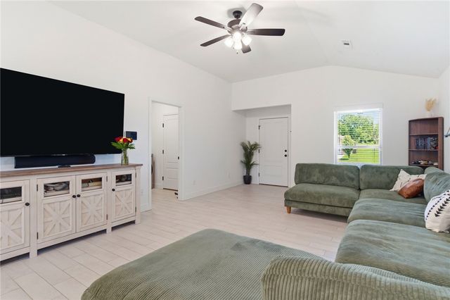 5905 NW Grant Street, Bentonville, AR 72713