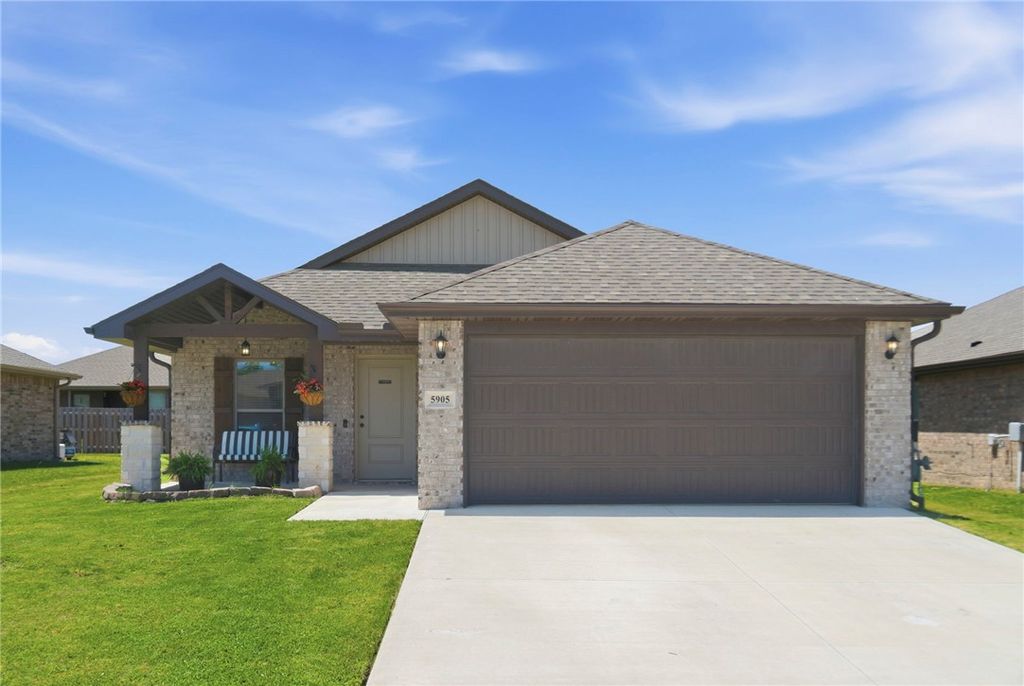 5905 NW Grant Street, Bentonville, AR 72713