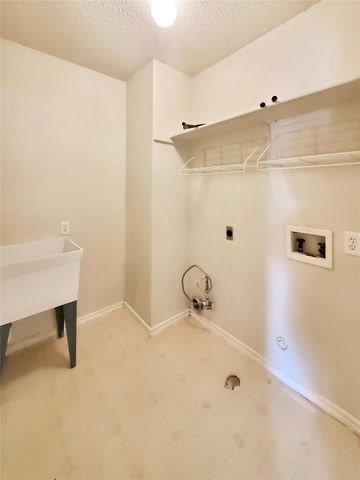 16715 Tomcat DR, Round Rock, TX 78681