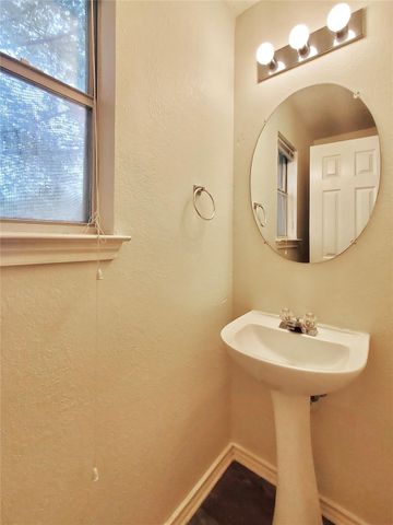 16715 Tomcat DR, Round Rock, TX 78681