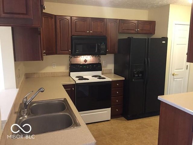 10911 Secretariat Drive, Indianapolis, IN 46234