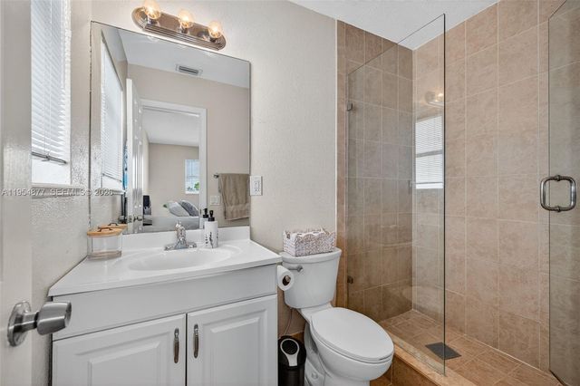 2715 NE 49th St 309, Fort Lauderdale, FL 33308