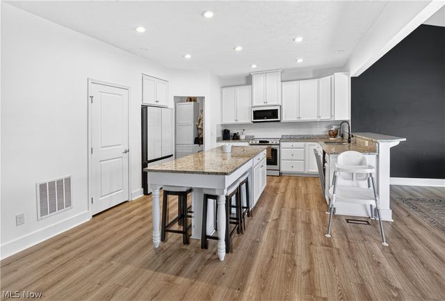 3241 Boettler Street NE, Canton, OH 44721