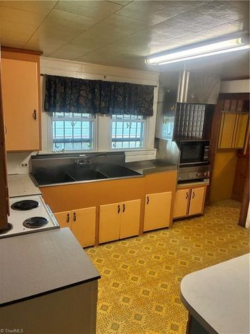278 Old US Highway 52, Mount Airy, NC 27030