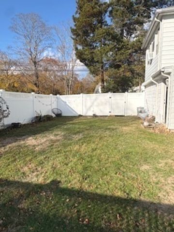 14 Elizabeth Street, Branford, CT 06405