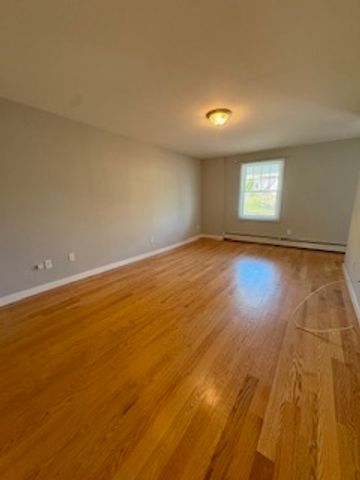 14 Elizabeth Street, Branford, CT 06405