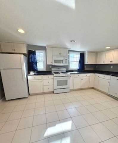 14 Elizabeth Street, Branford, CT 06405