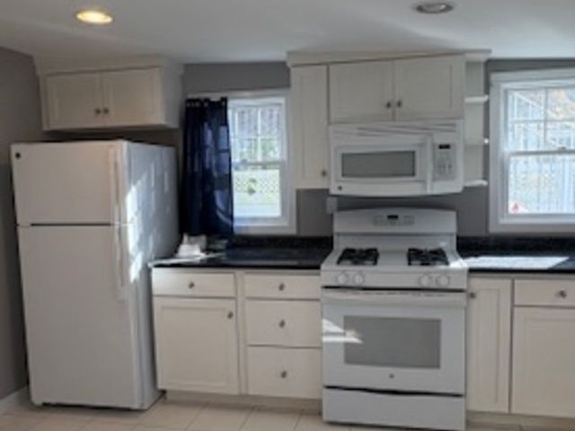 14 Elizabeth Street, Branford, CT 06405