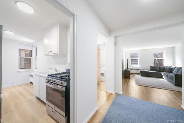 2 Louisiana Avenue 4H, Bronxville, NY 10708