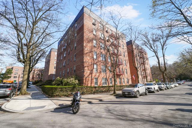 2 Louisiana Avenue 4H, Bronxville, NY 10708