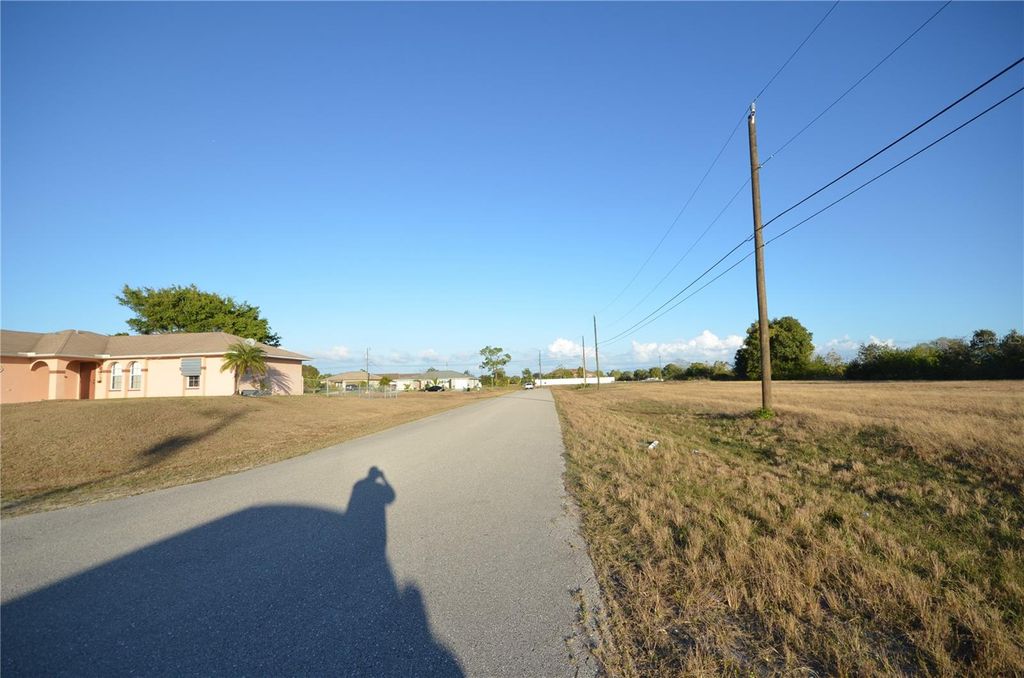 702 NE 12TH STREET, Cape Coral, FL 33909