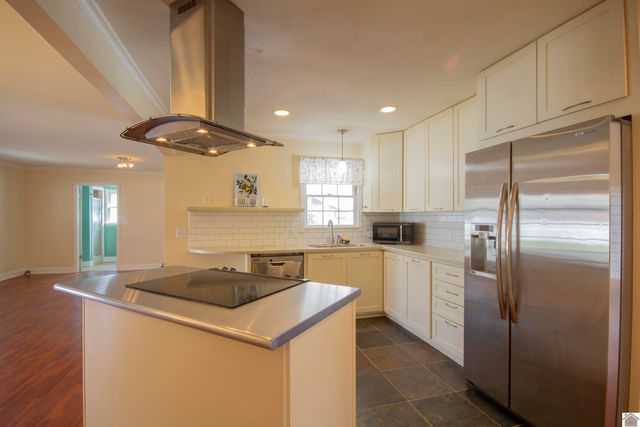 1656 College Terrace, Murray, KY 42071