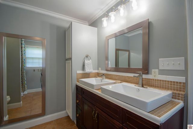 1656 College Terrace, Murray, KY 42071