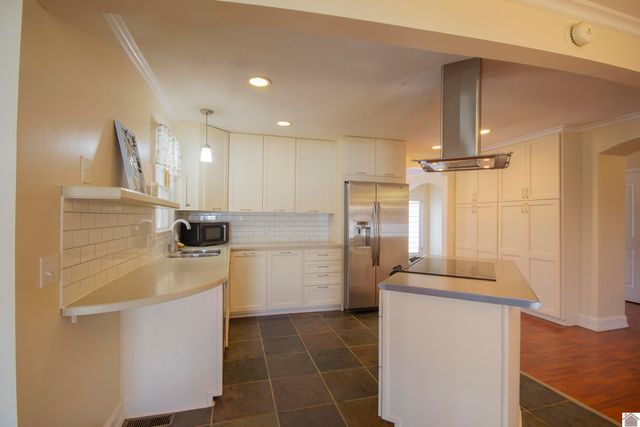 1656 College Terrace, Murray, KY 42071