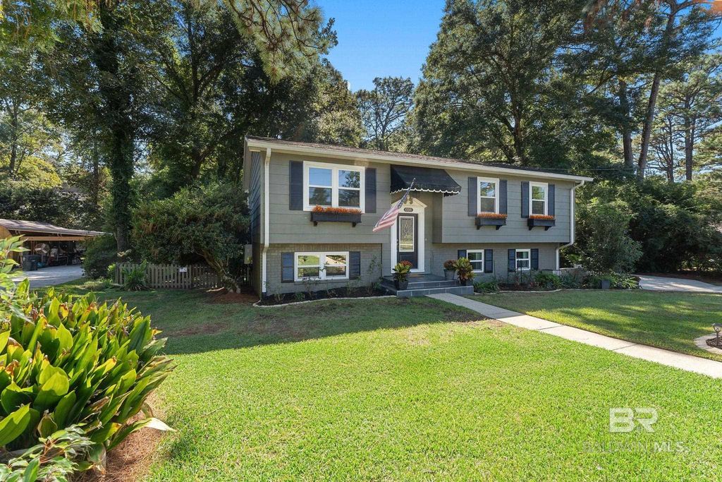 698 Cedar Avenue, Fairhope, AL 36532