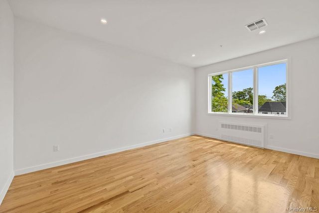80 Twin Avenue 211, Spring Valley, NY 10977