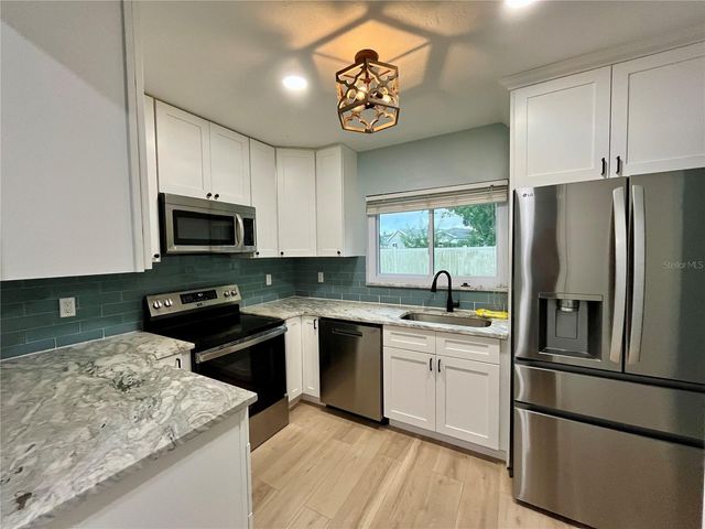 8330 WAVERLY ROAD N, St Petersburg, FL 33702