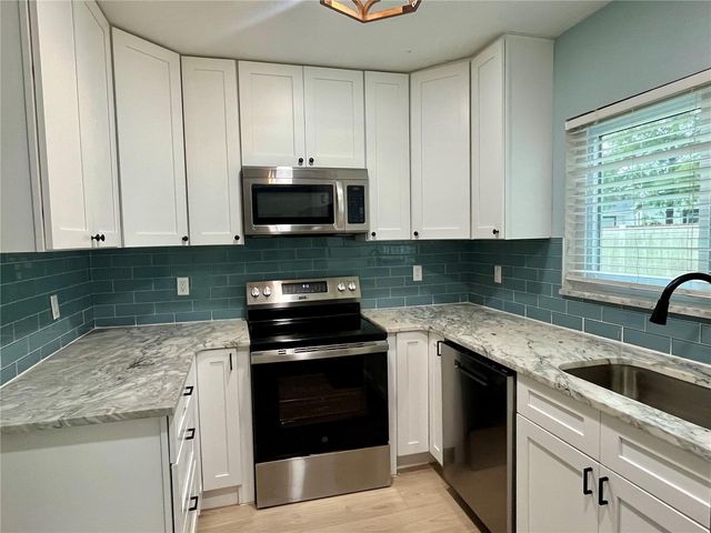8330 WAVERLY ROAD N, St Petersburg, FL 33702