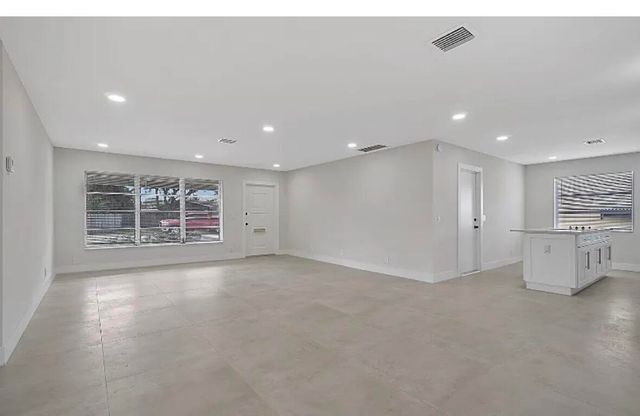 219 SE 13th Street, Deerfield Beach, FL 33441
