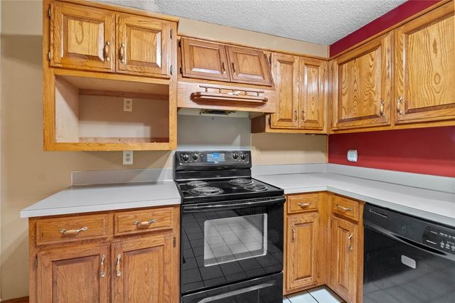 1398 E Amber Drive, Fayetteville, AR 72703