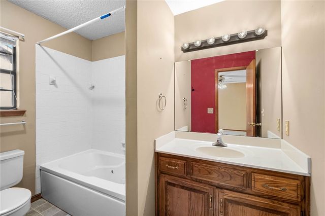 1398 E Amber Drive, Fayetteville, AR 72703