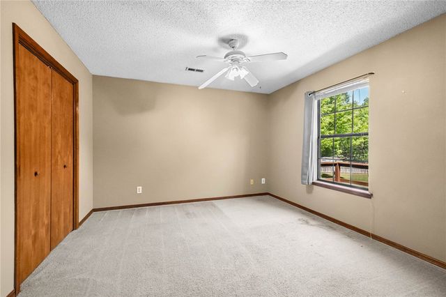 1398 E Amber Drive, Fayetteville, AR 72703