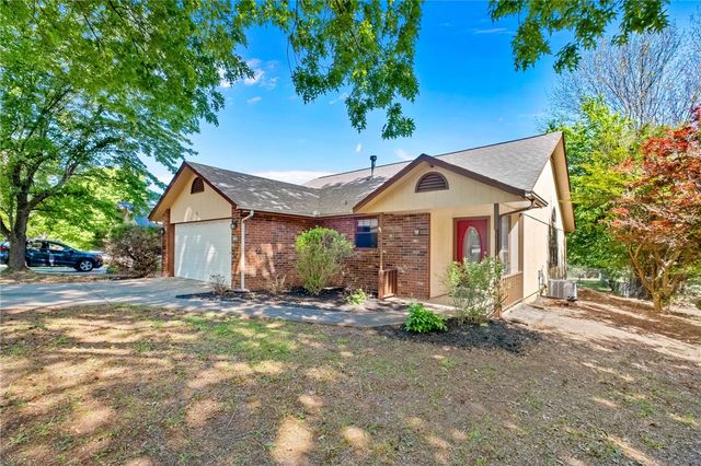 1398 E Amber Drive, Fayetteville, AR 72703