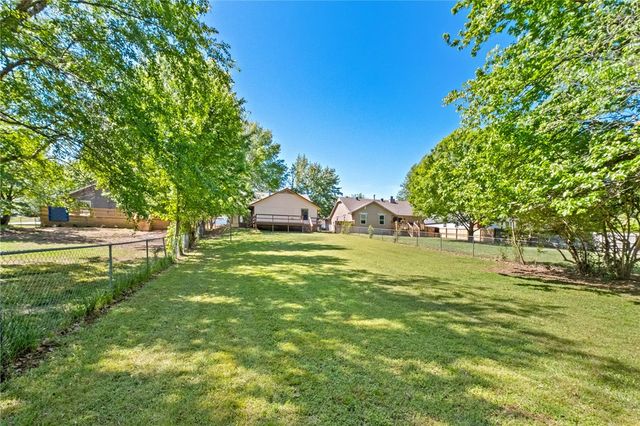 1398 E Amber Drive, Fayetteville, AR 72703
