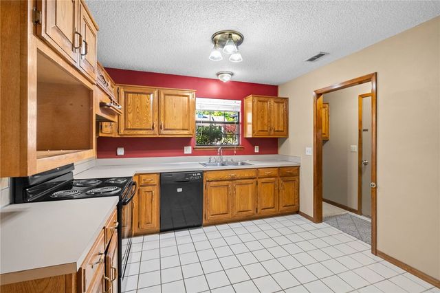 1398 E Amber Drive, Fayetteville, AR 72703