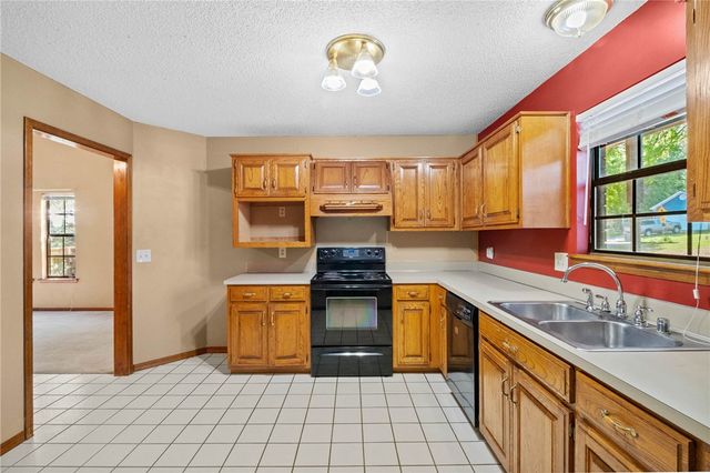 1398 E Amber Drive, Fayetteville, AR 72703