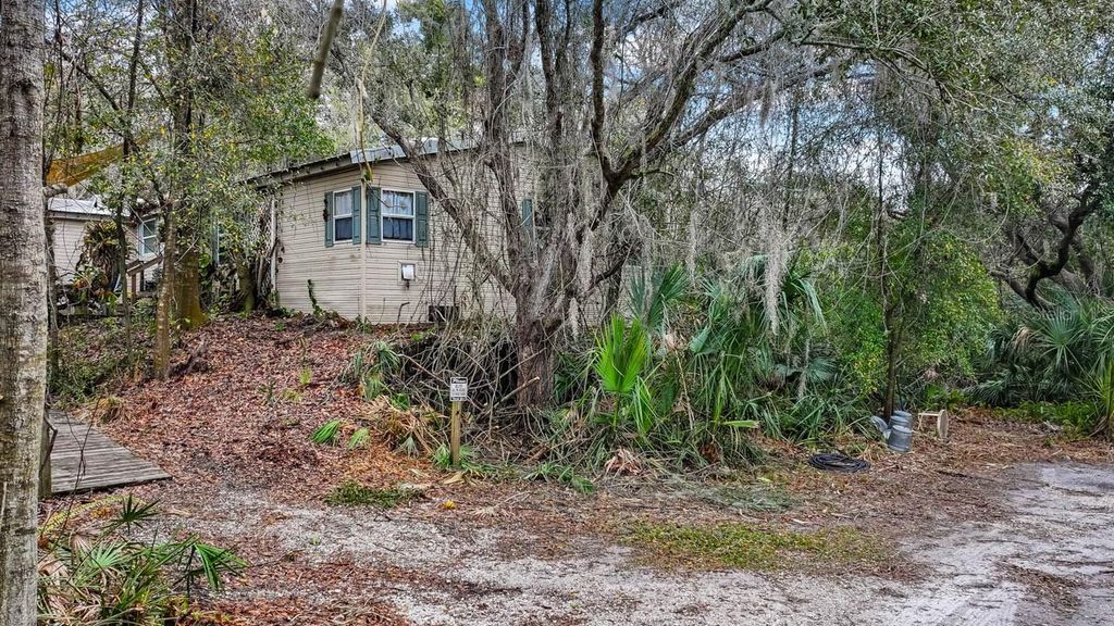 Image 16 of property listing at 12730 BULLFROG CREEK ROAD, Gibsonton, FL 33534