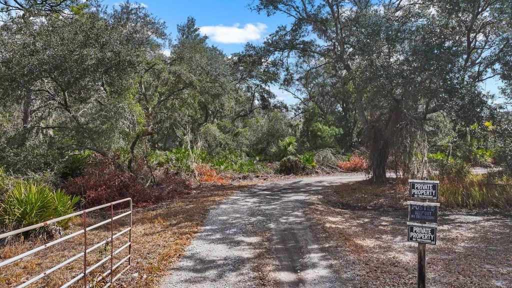 Image 7 of property listing at 12730 BULLFROG CREEK ROAD, Gibsonton, FL 33534