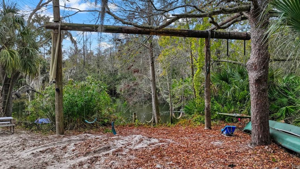 Image 10 of property listing at 12730 BULLFROG CREEK ROAD, Gibsonton, FL 33534