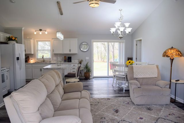 14888 S State Road, Perry, MI 48872