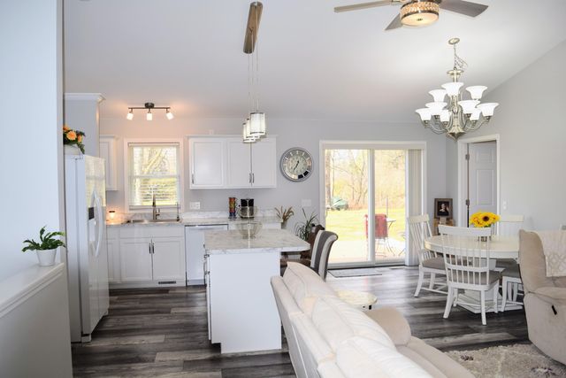 14888 S State Road, Perry, MI 48872