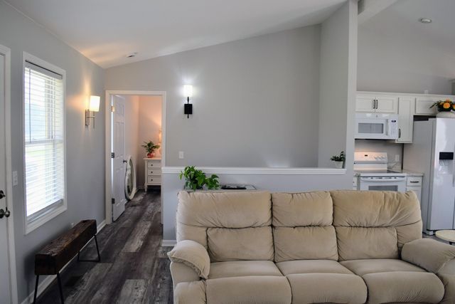 14888 S State Road, Perry, MI 48872