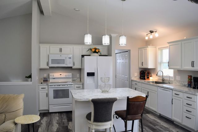 14888 S State Road, Perry, MI 48872