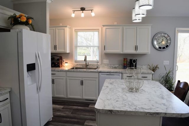 14888 S State Road, Perry, MI 48872