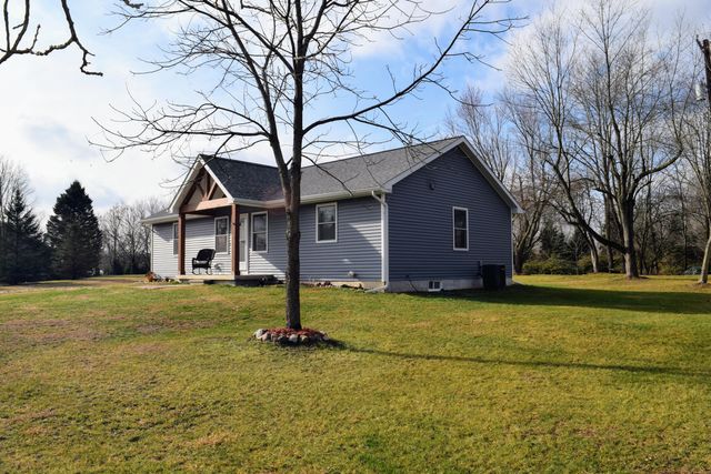 14888 S State Road, Perry, MI 48872