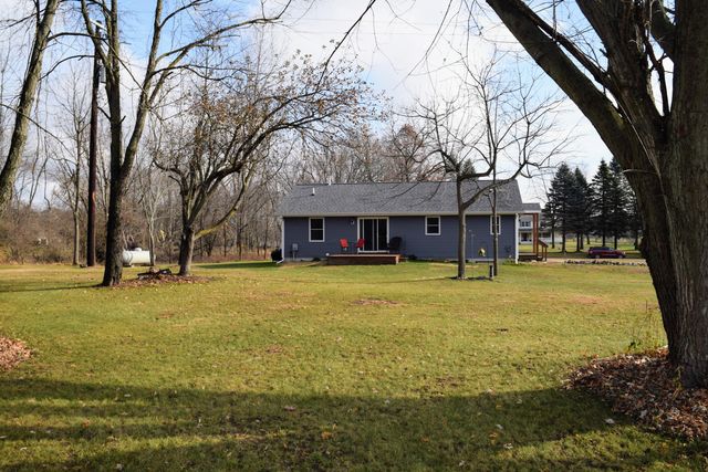 14888 S State Road, Perry, MI 48872
