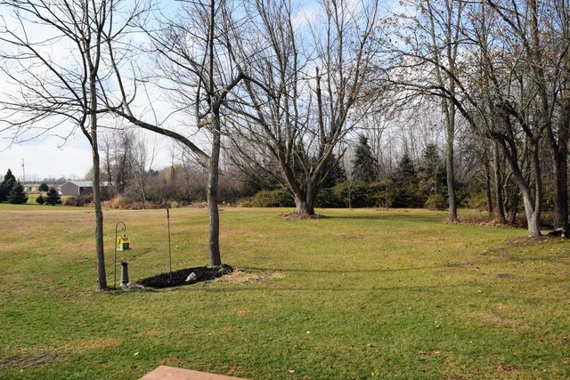 14888 S State Road, Perry, MI 48872