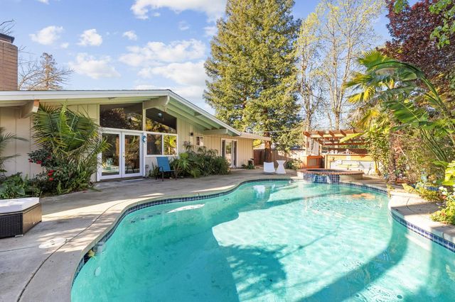 7613 Northeast Cir, Citrus Heights, CA 95610