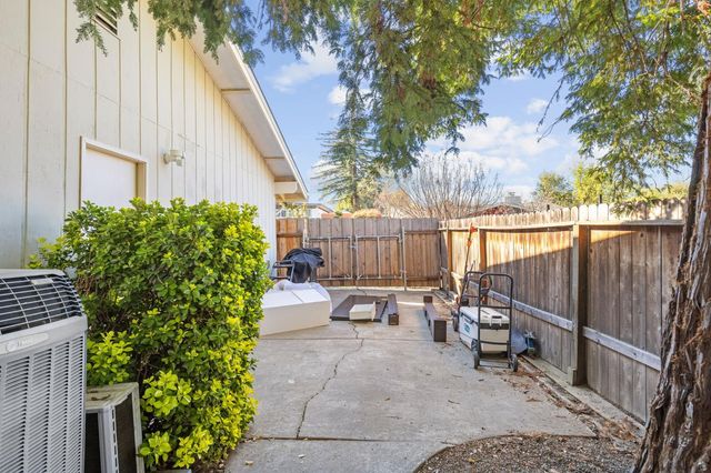 7613 Northeast Cir, Citrus Heights, CA 95610