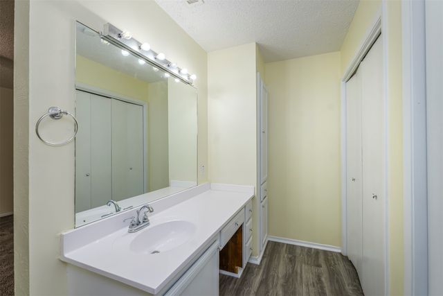 617 Rolling Ridge Court, Azle, TX 76020