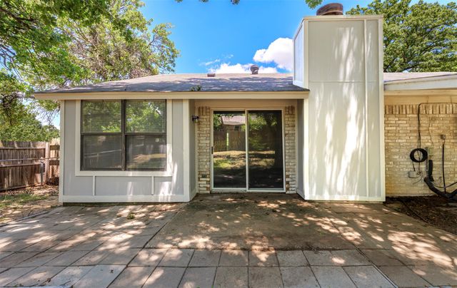 617 Rolling Ridge Court, Azle, TX 76020