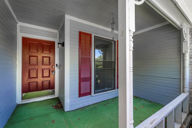 617 Rolling Ridge Court, Azle, TX 76020