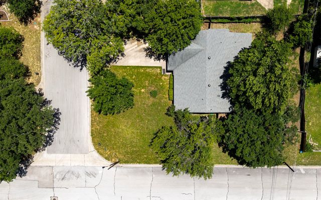 617 Rolling Ridge Court, Azle, TX 76020
