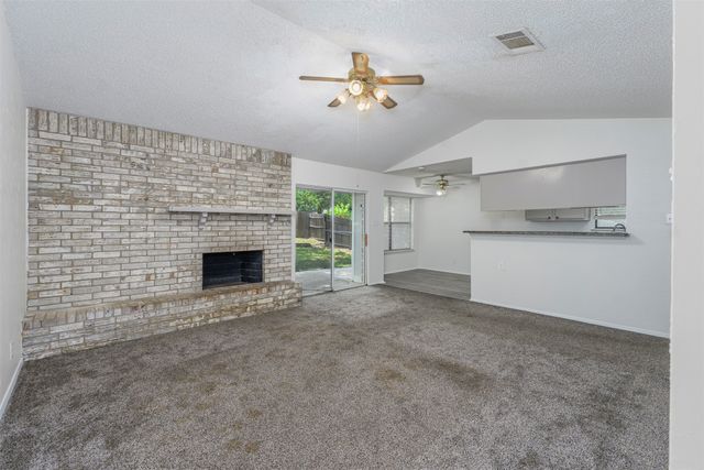 617 Rolling Ridge Court, Azle, TX 76020
