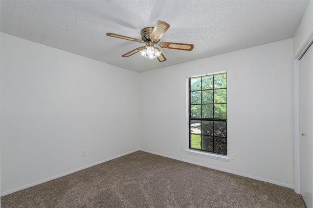 617 Rolling Ridge Court, Azle, TX 76020