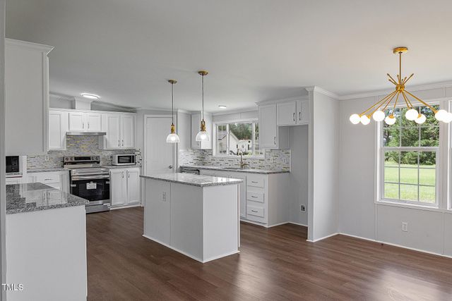 757 Precision Court, Hope Mills, NC 28348